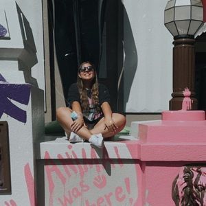 Meet your Posher, Laura valentina